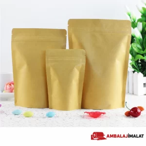 Farklı boylarda yan yana duran penceresiz kraft alüminyum doypack torbalar