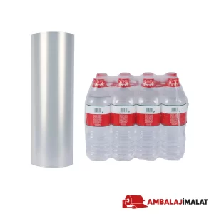 Dik PE shrink film bobini ve filmle bir arada paketlenmiş altılı şişe grubu.